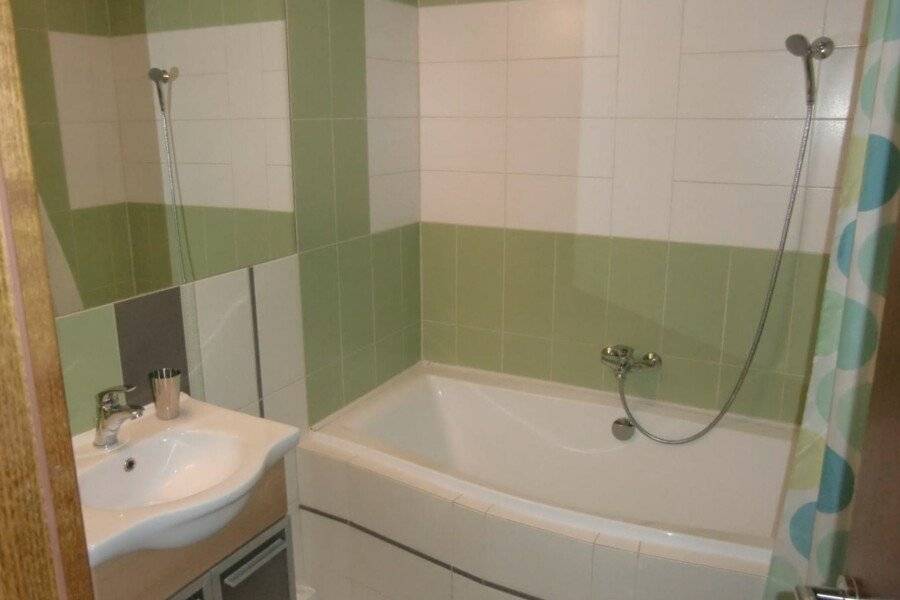 Onefam Míru bathtub