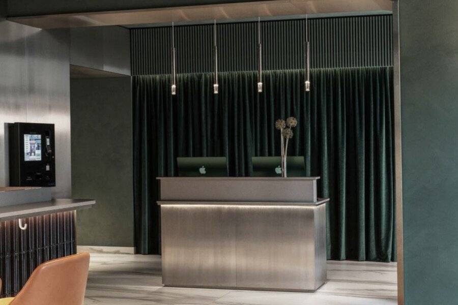 The Julius lobby,front desk,