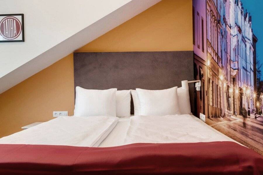 Revelton Studios hotel bedroom