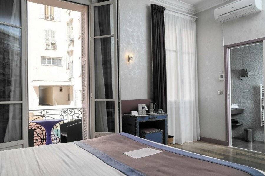 Nice Excelsior Centre ville by HappyCulture hotel bedroom,balcony