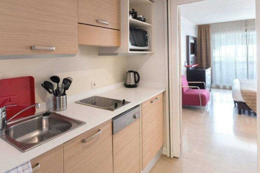 Aparthotel Adagio Nice Promenade des Anglais kitchen