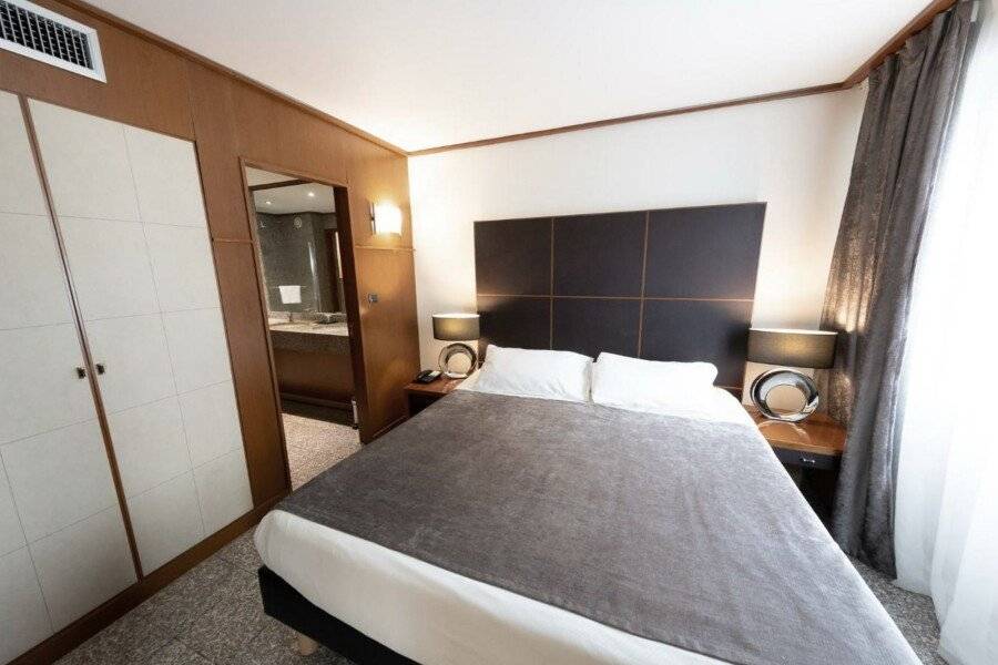 Goldstar Apartments & Suites hotel bedroom