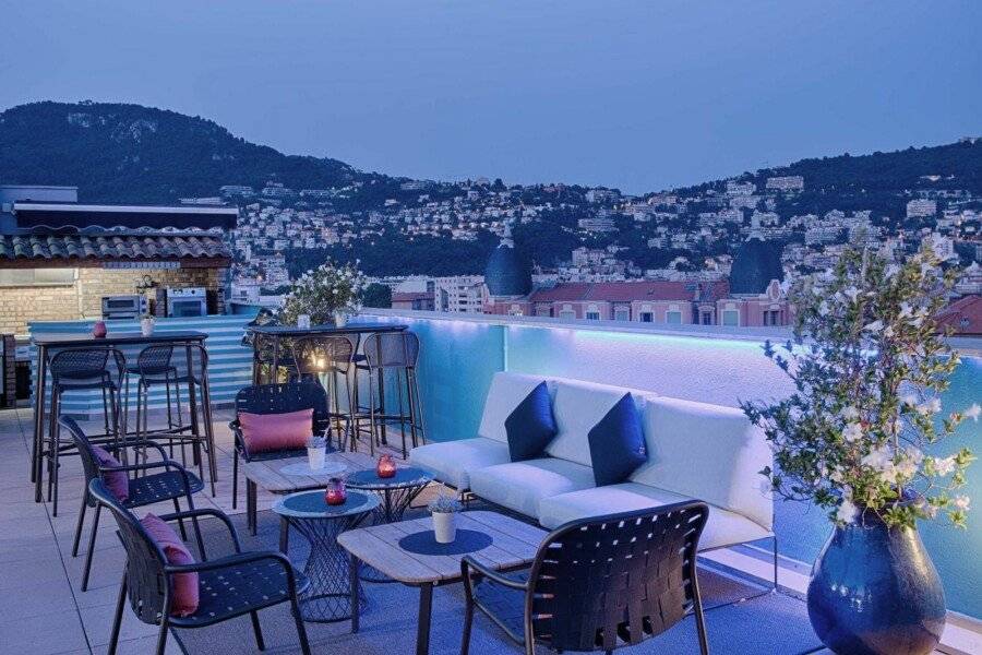 NH Nice rooftop pool,bar