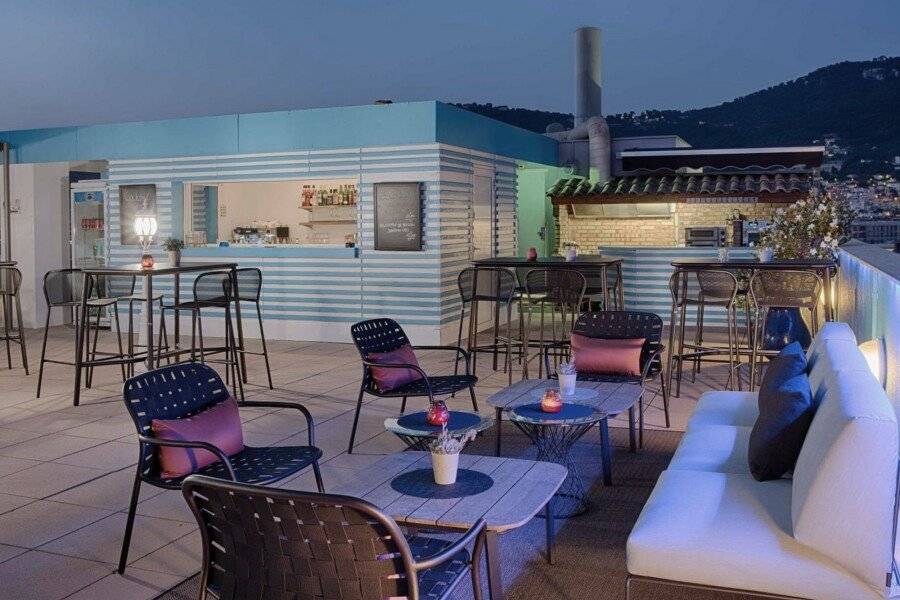 NH Nice rooftop pool,bar