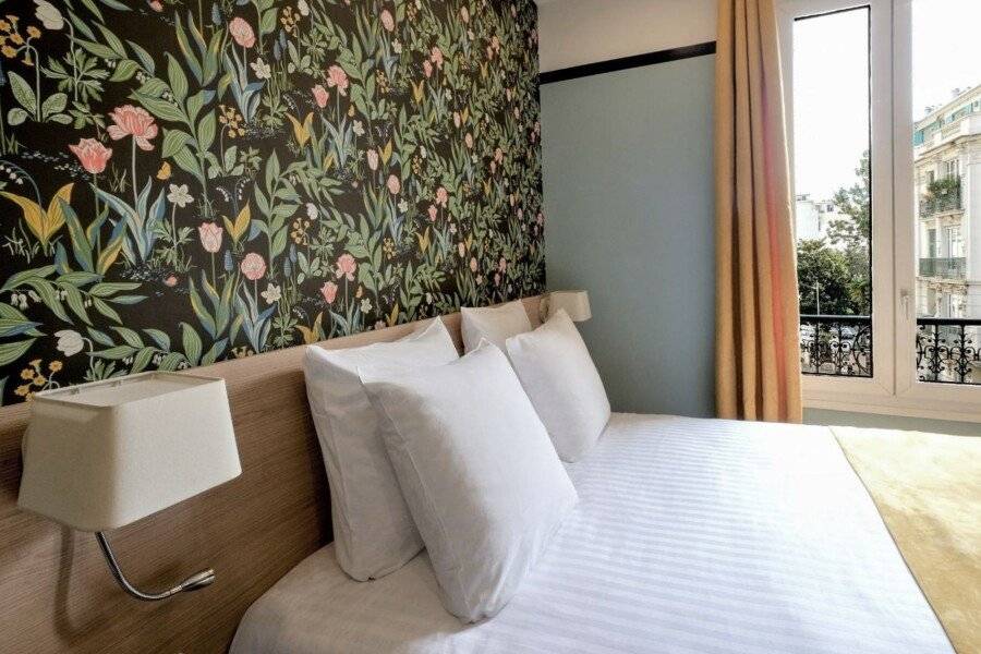 Hôtel de France, un hôtel AMMI hotel bedroom