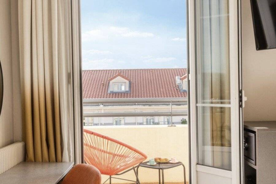 Hôtel Vendôme hotel bedroom,balcony,ocean view