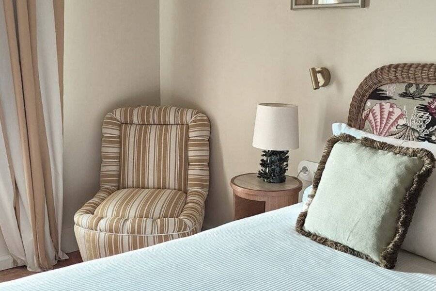 Hôtel La Pérouse Nice Baie des Anges - Recently fully renovated hotel bedroom,ocean view