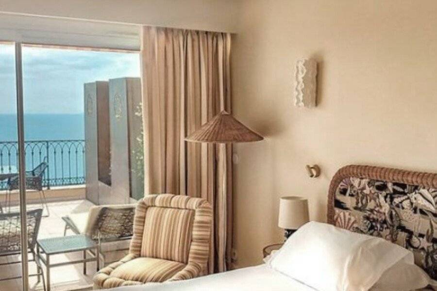 Hôtel La Pérouse Nice Baie des Anges - Recently fully renovated hotel bedroom,ocean view,balcony