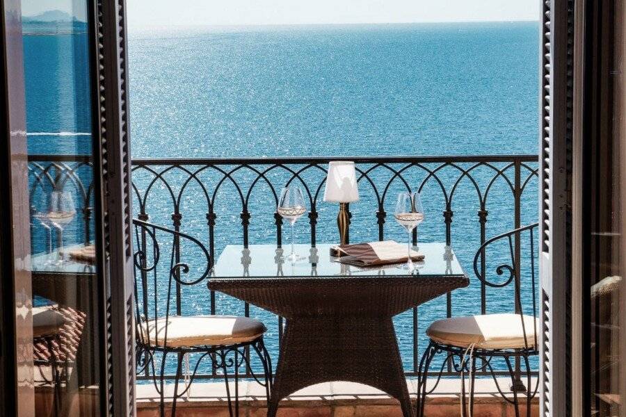 Hôtel La Pérouse Nice Baie des Anges - Recently fully renovated balcony,ocean view