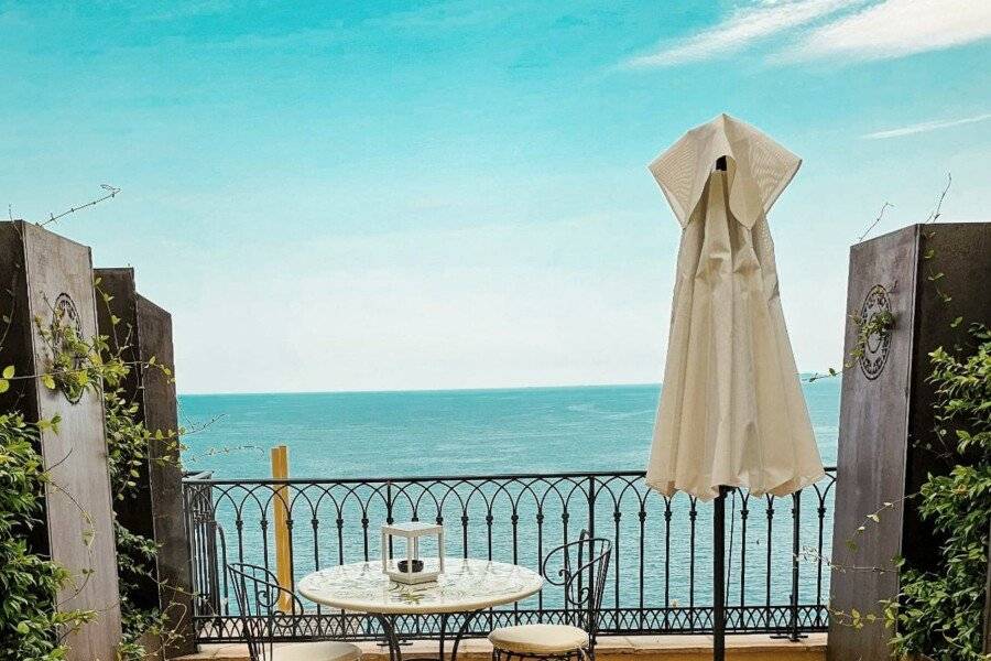 Hôtel La Pérouse Nice Baie des Anges - Recently fully renovated ocean view,balcony