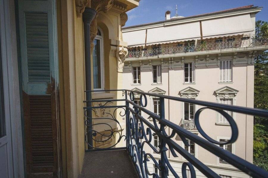 Hotel Gounod Fully Renovated balcony, facade