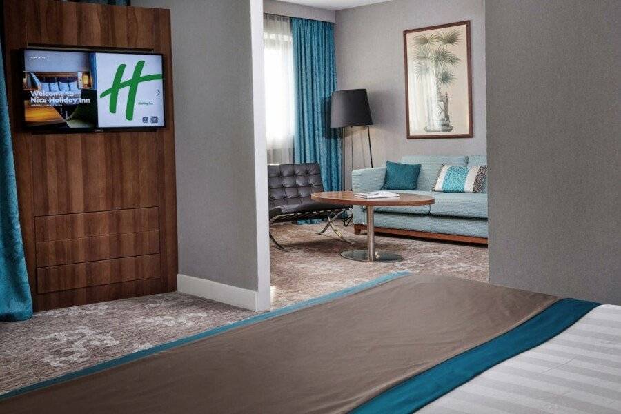 Holiday Inn Nice, an IHG Hotel hotel bedroom
