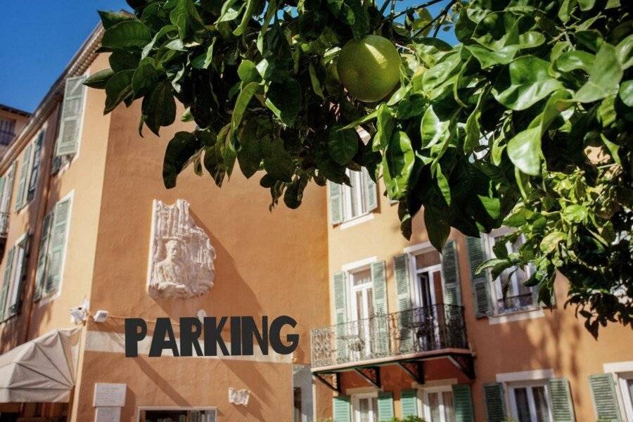 Hôtel restaurant Oasis parking, facade