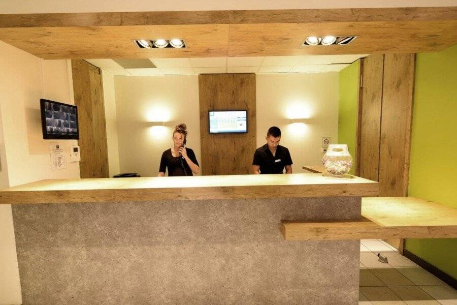 ibis budget Nice Aeroport front desk,lobby,