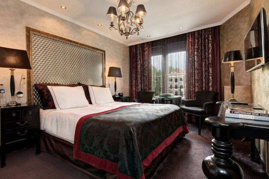 The Pavilions Amsterdam, The Toren hotel bedroom