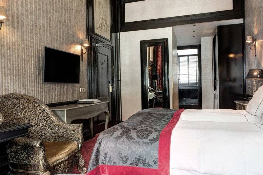 The Pavilions Amsterdam, The Toren hotel bedroom