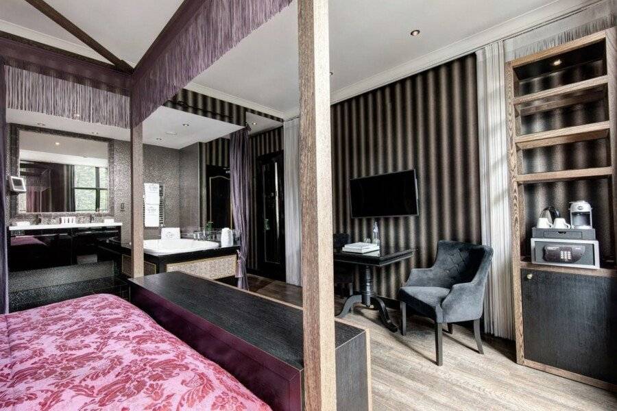 The Pavilions Amsterdam, The Toren hotel bedroom