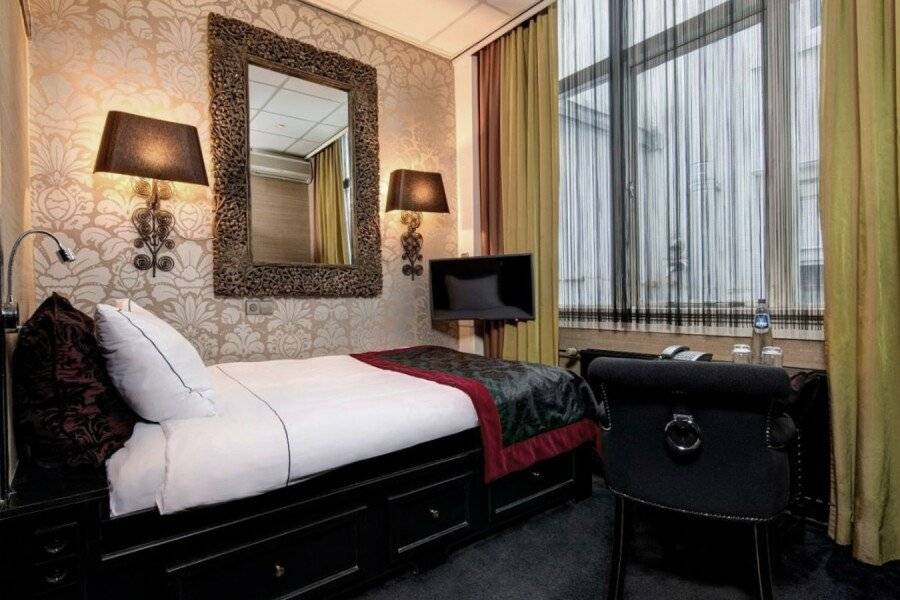 The Pavilions Amsterdam, The Toren hotel bedroom