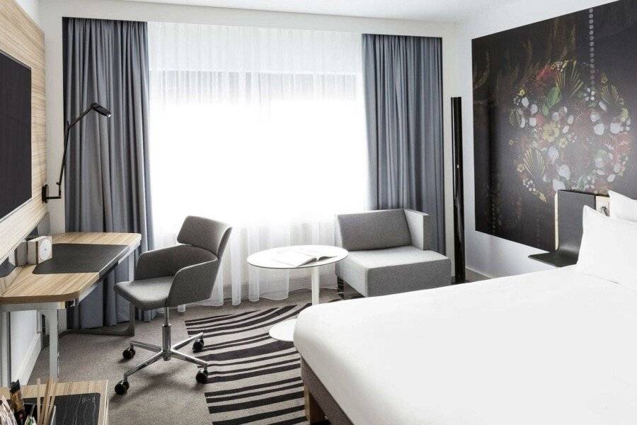 Novotel Amsterdam City hotel bedroom