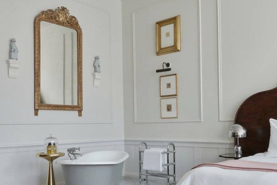 Pulitzer Amsterdam hotel bedroom,bathtub
