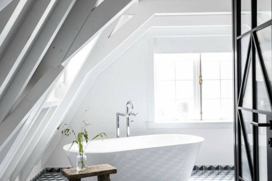 Kimpton De Witt, an IHG Hotel bathtub