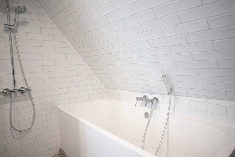 Hotel Internationaal bathtub