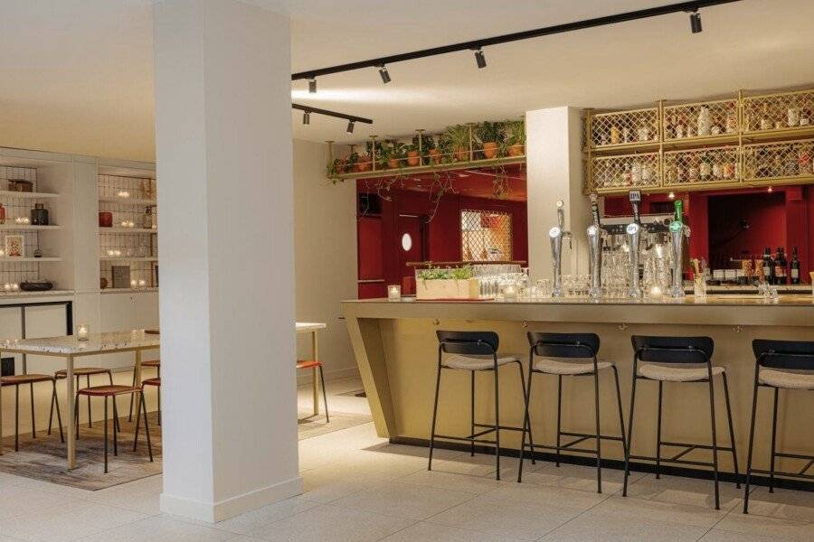 Eden Hotel bar