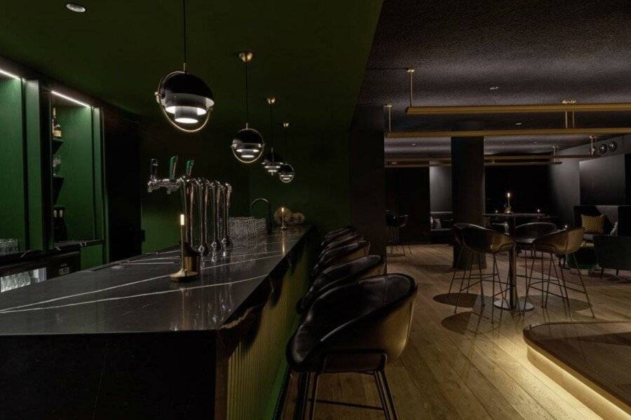 Eden Hotel bar