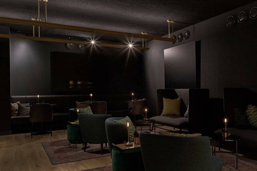 Eden Hotel lounge