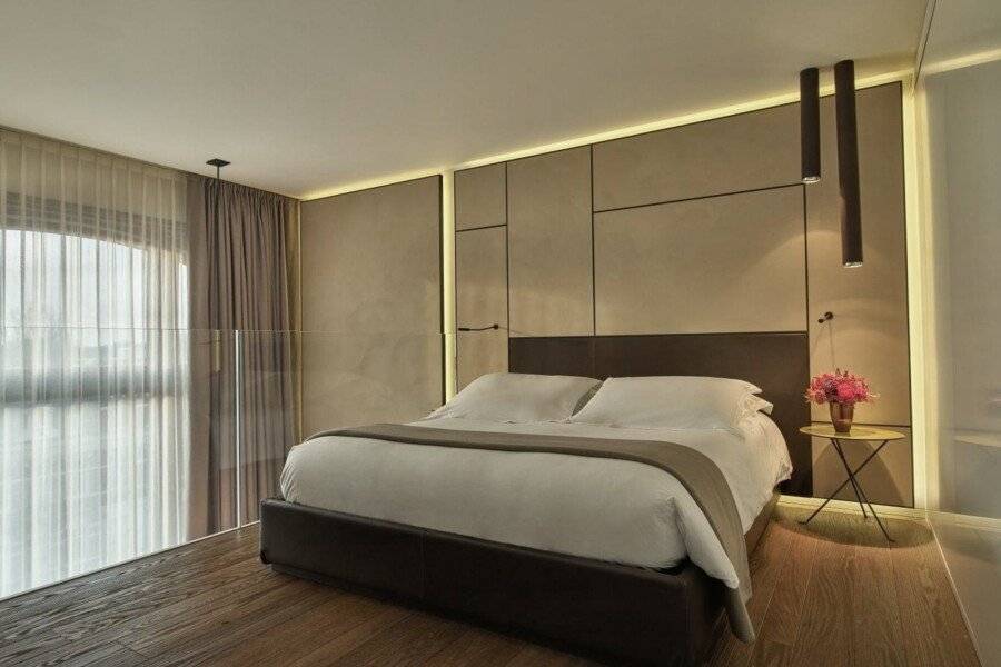 Conservatorium Hotel hotel bedroom