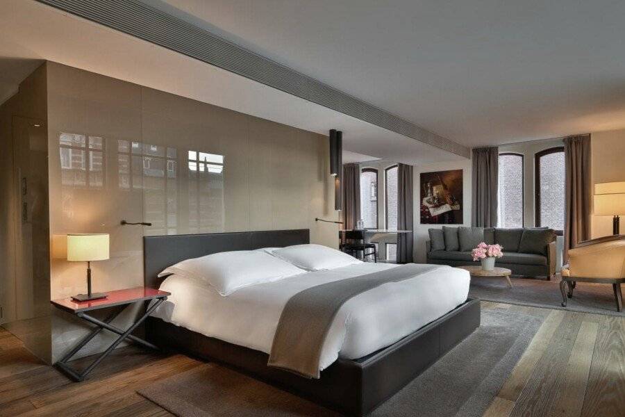 Conservatorium Hotel hotel bedroom