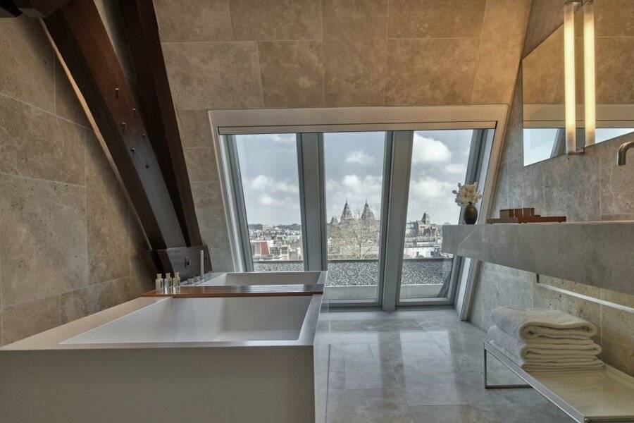 Conservatorium Hotel bathtub,ocean view