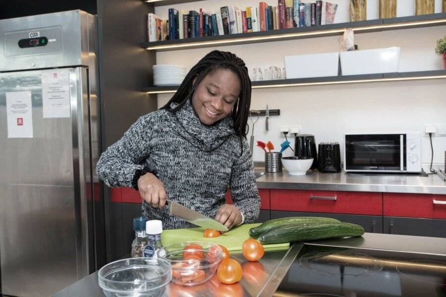 MEININGER Hotel Amsterdam City West kitchen