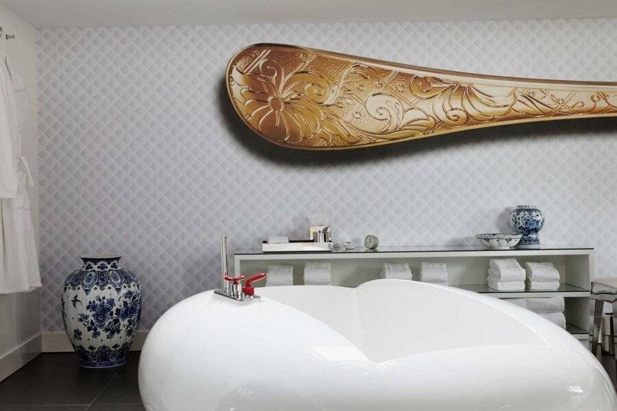 Andaz Amsterdam Prinsengracht bathtub,spa,