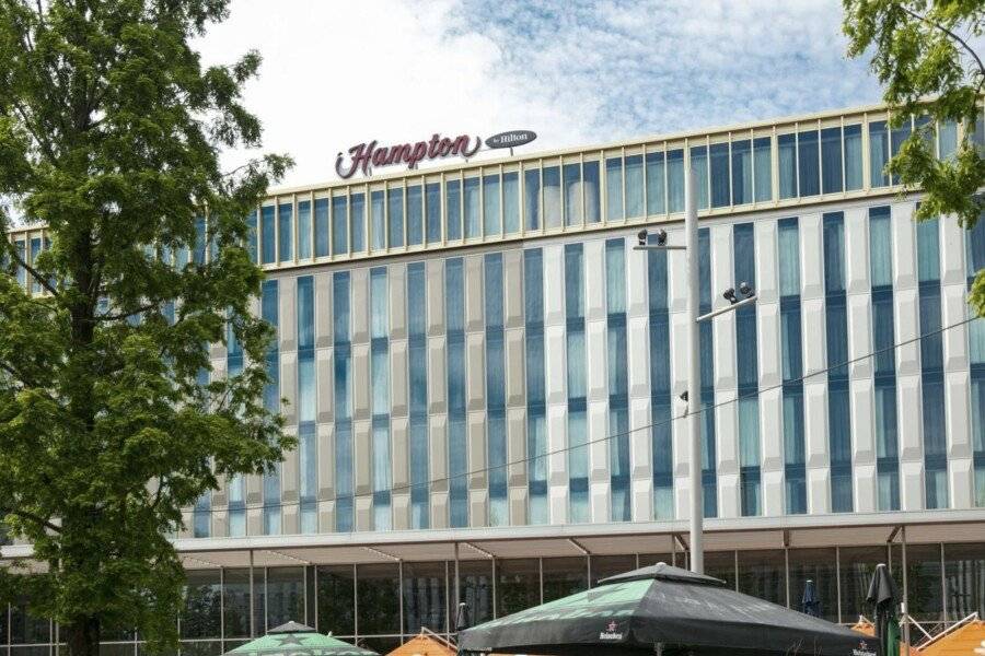 Hampton By Hilton Arena Boulevard facade