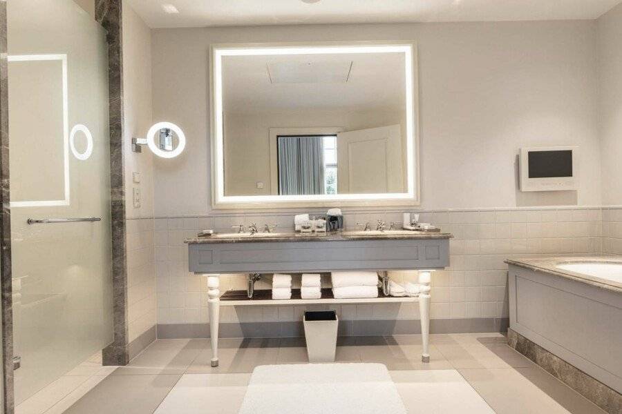 Waldorf Astoria Amsterdam bathtub