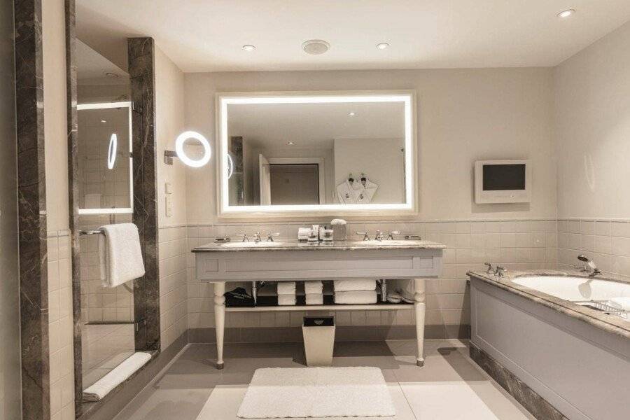 Waldorf Astoria Amsterdam bathtub