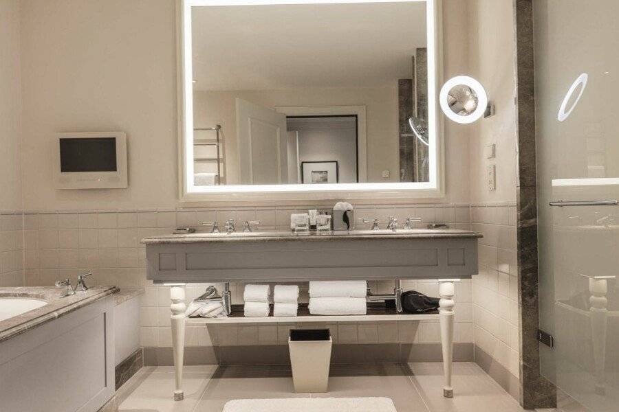 Waldorf Astoria Amsterdam bathtub