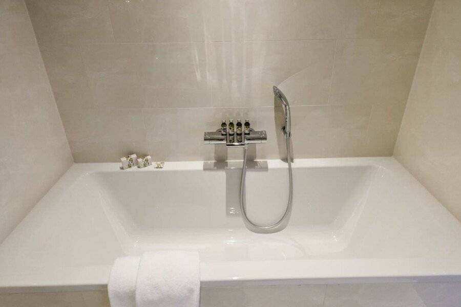 OZO Hotels Arena Amsterdam bathtub