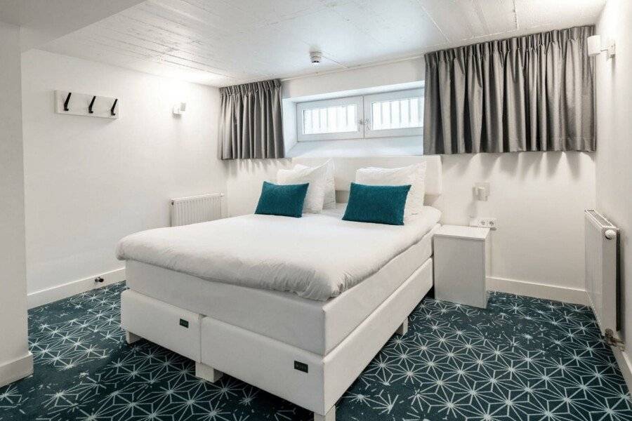 YAYS Salthouse Canal by Numa hotel bedroom