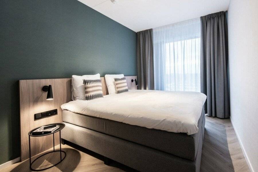 Numa Docklands hotel bedroom