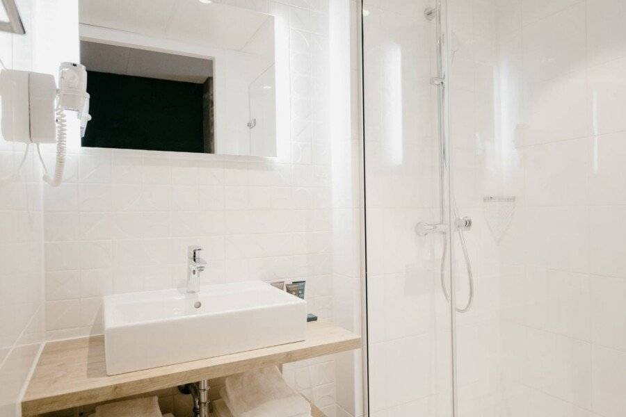 Numa Docklands bathtub