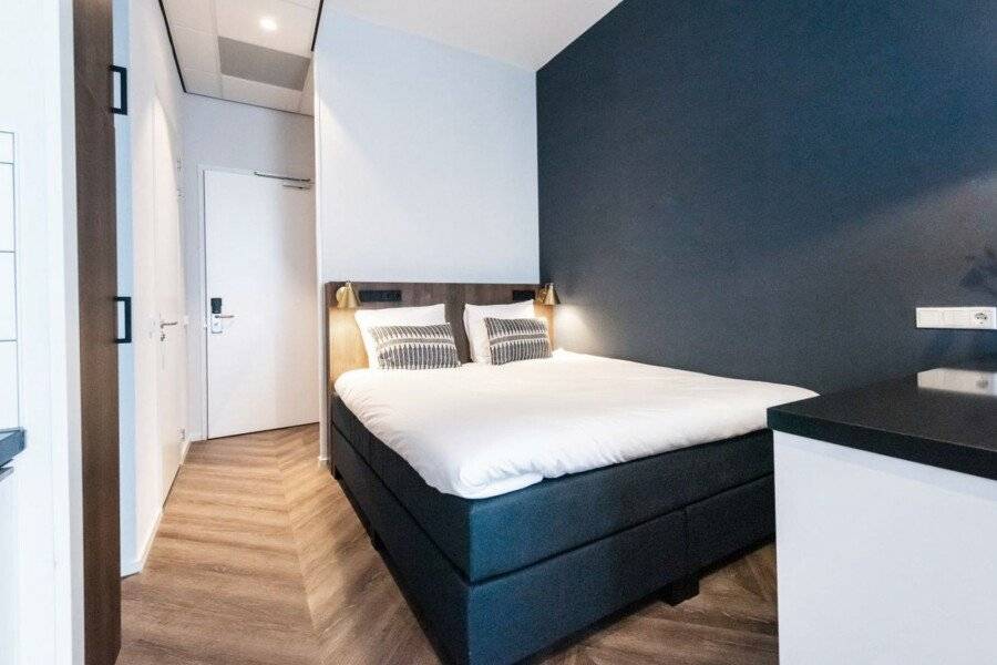 Numa Docklands hotel bedroom