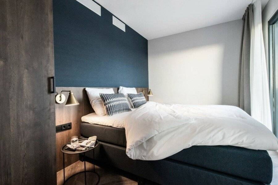 Numa Docklands hotel bedroom