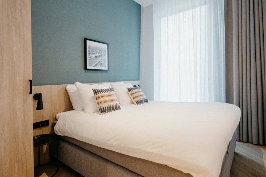 Numa Docklands hotel bedroom