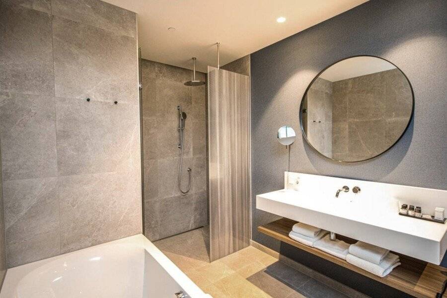 Van der Valk Hotel Zuidas -Rai bathtub