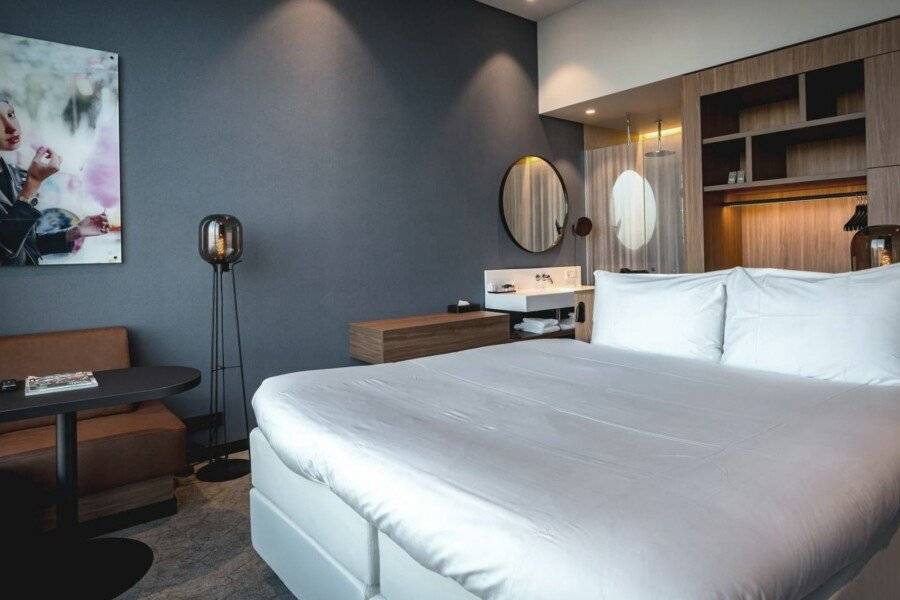 Van der Valk Hotel Zuidas -Rai hotel bedroom