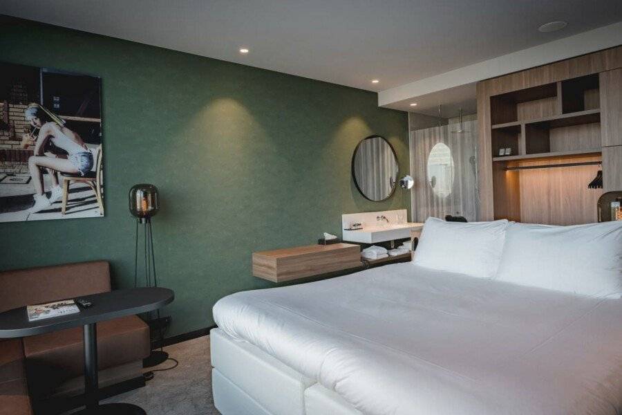 Van der Valk Hotel Zuidas -Rai hotel bedroom