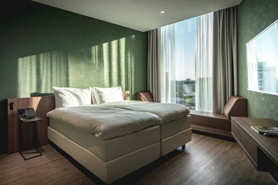 Van der Valk Hotel Zuidas -Rai hotel bedroom