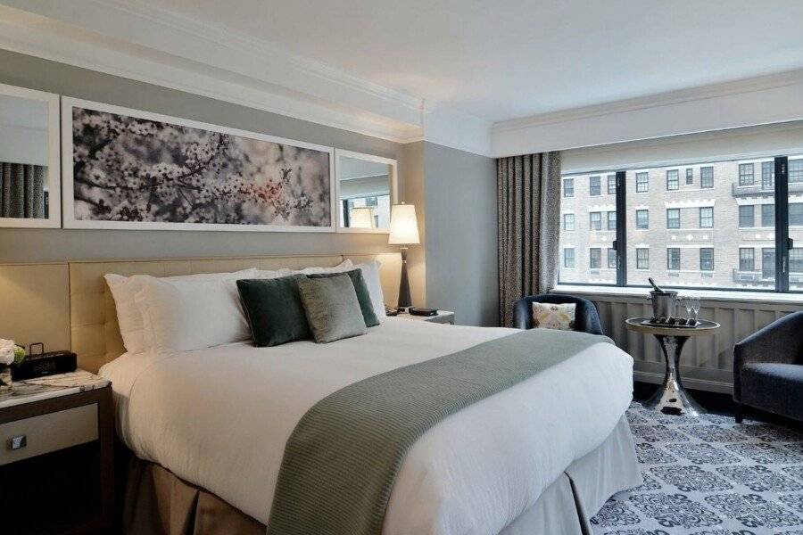 Loews Regency New York Hotel hotel bedroom